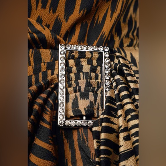 Lulus Fierce Ambition Brown Tiger Print Long Sleeve Top Sz Small NEW Faux Wrap - Picture 3 of 9